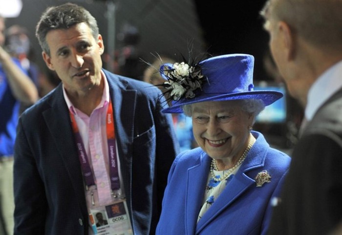 Nữ hoàng cùng Hoàng tử Phillip xem cháu gái Zara thi đấu.
